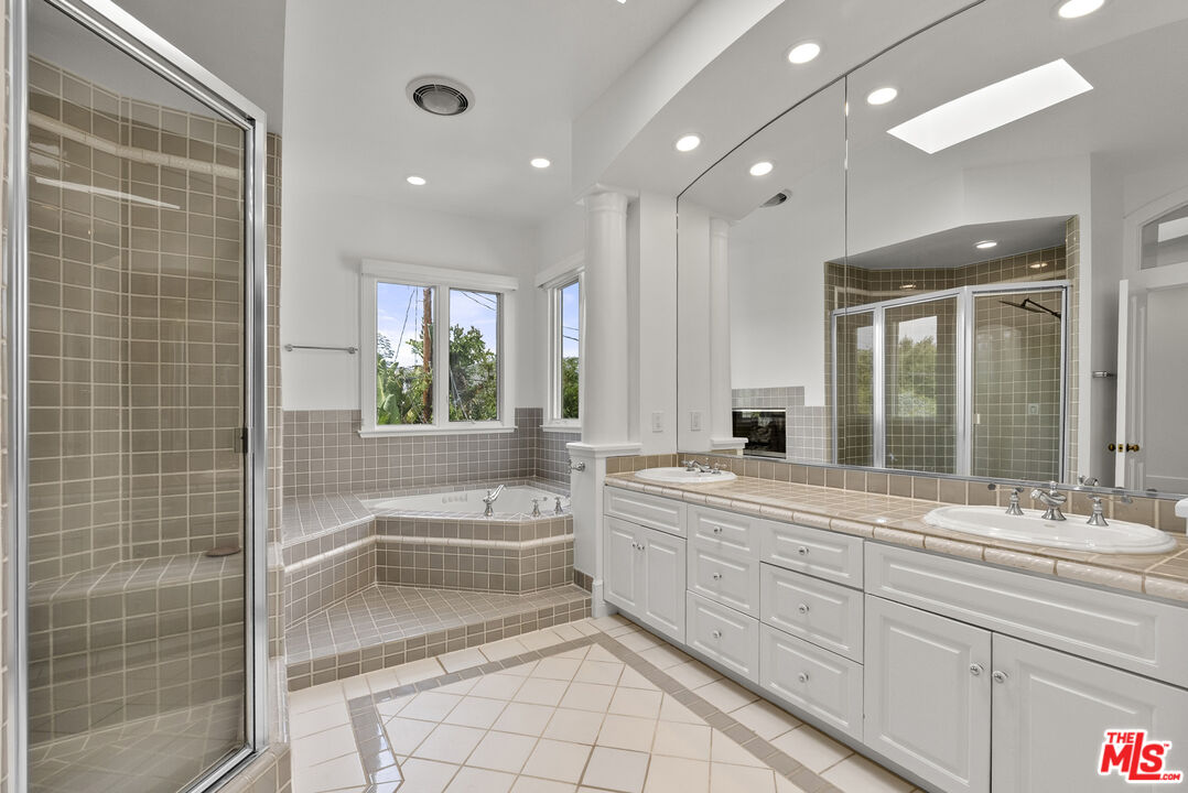 10515 Oaklawn Rd, Cheviot Hills