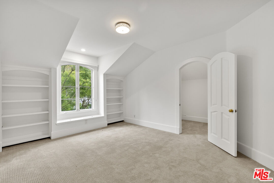 10515 Oaklawn Rd, Cheviot Hills