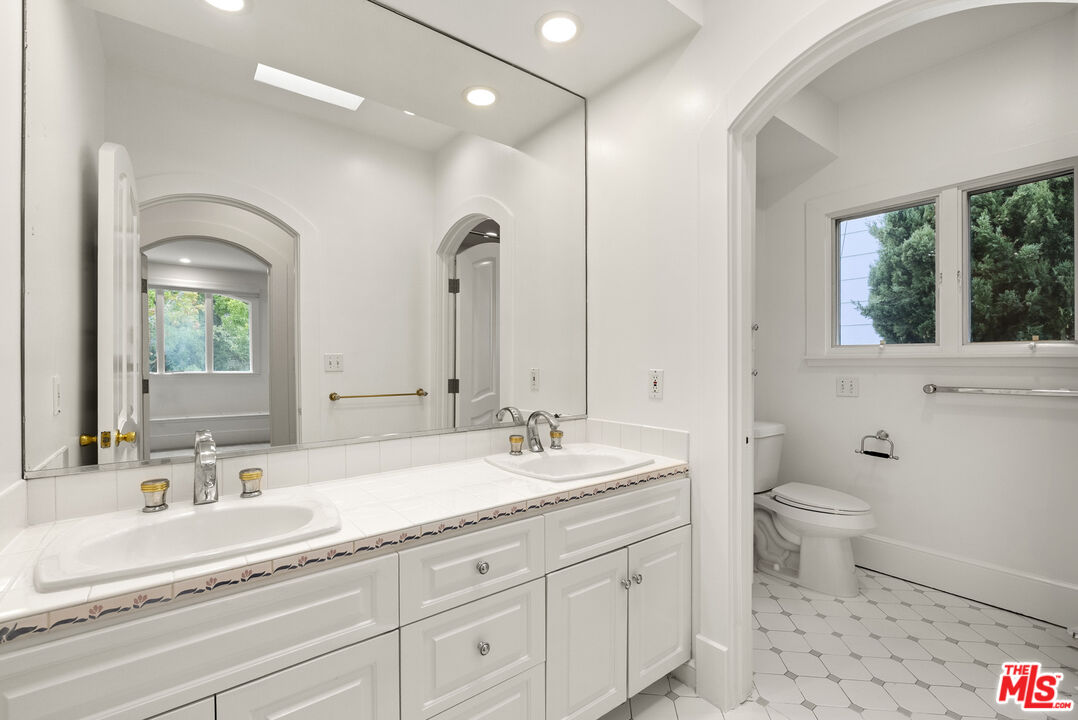 10515 Oaklawn Rd, Cheviot Hills