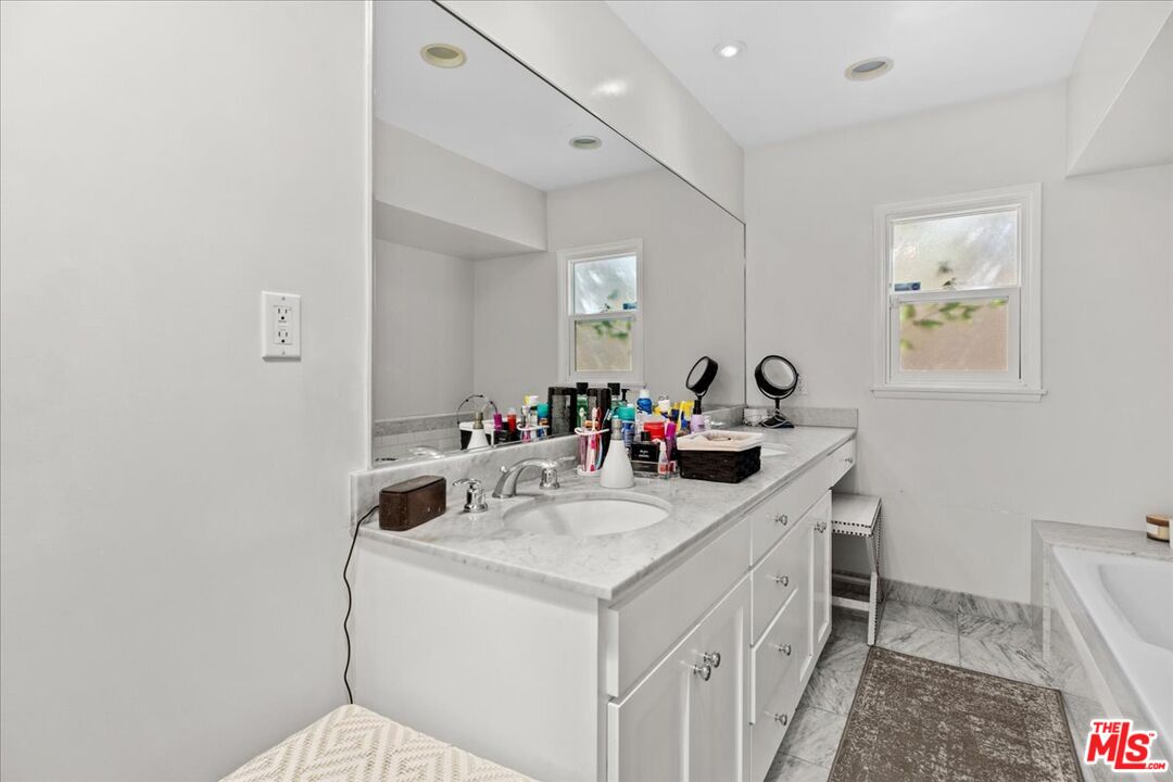 1354 Beckwith Ave, Brentwood