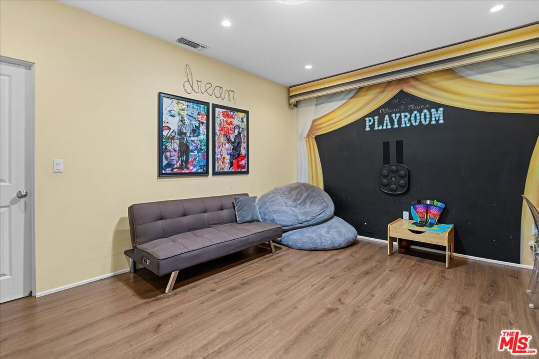 1354 Beckwith Ave, Brentwood