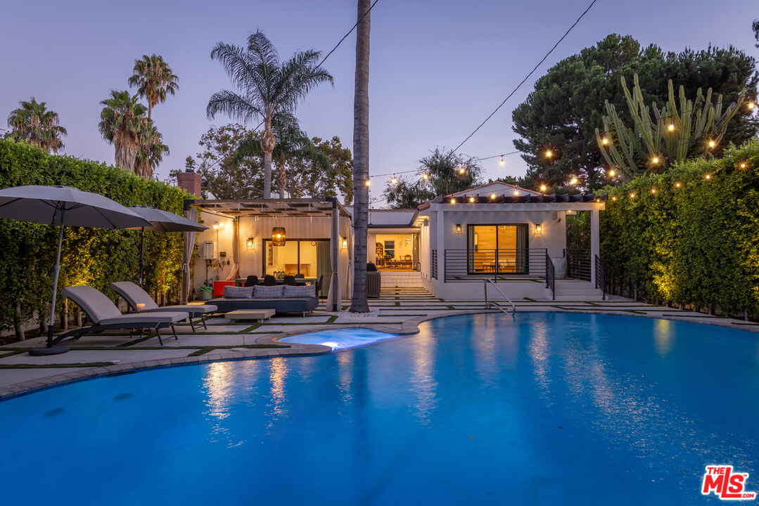 11019 Hortense St, North Hollywood 