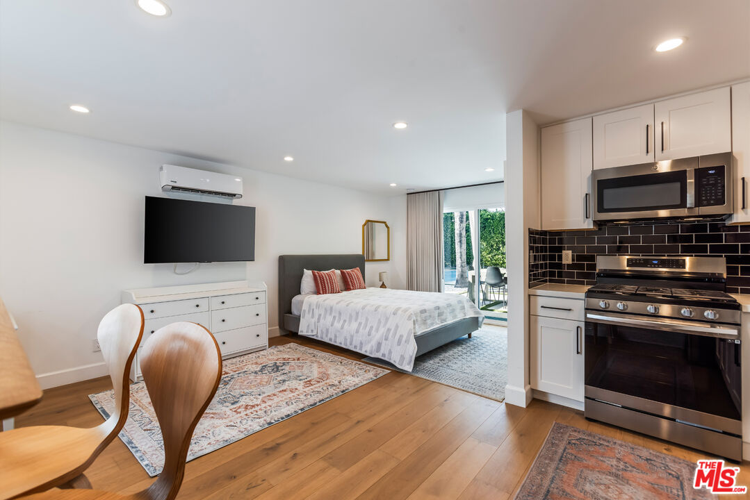 11019 Hortense St, North Hollywood 