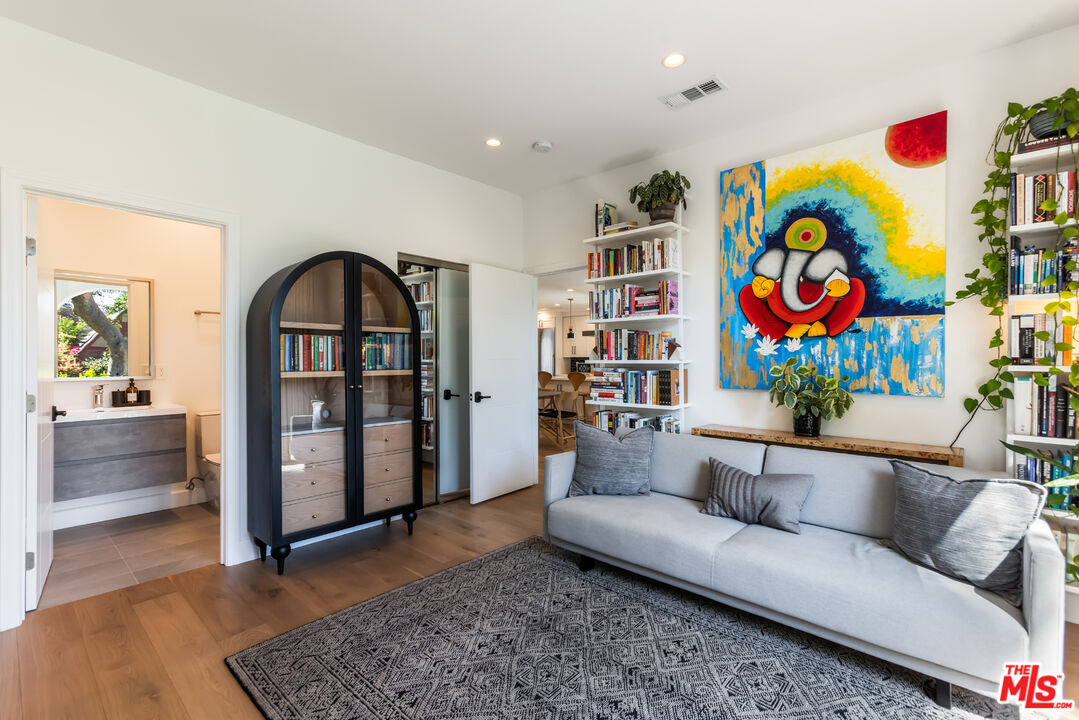 11019 Hortense St, North Hollywood 