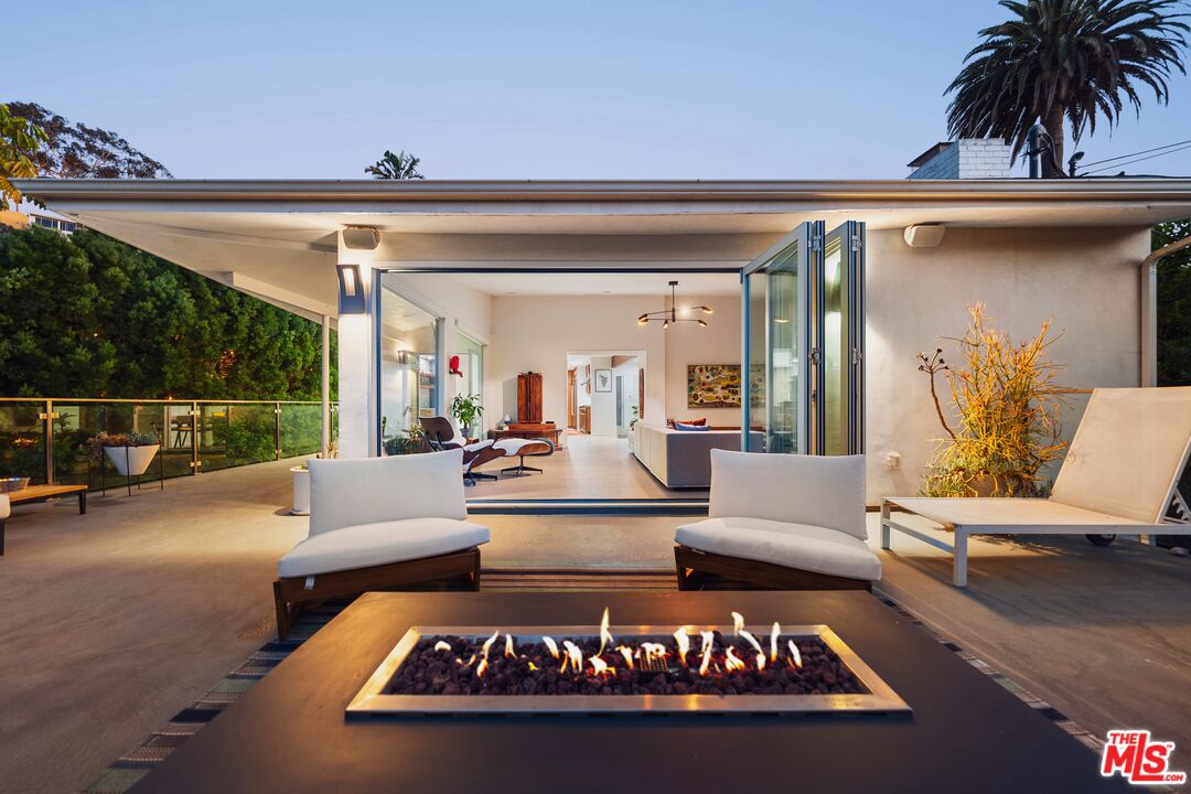 279 Mabery Rd, Santa Monica