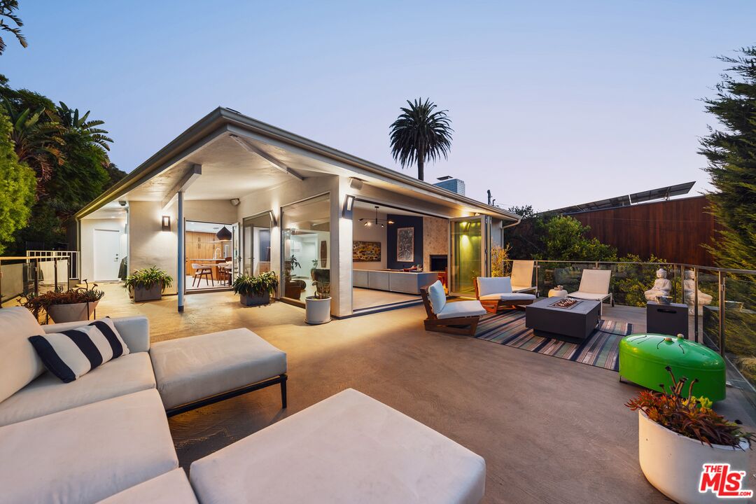 279 Mabery Rd, Santa Monica