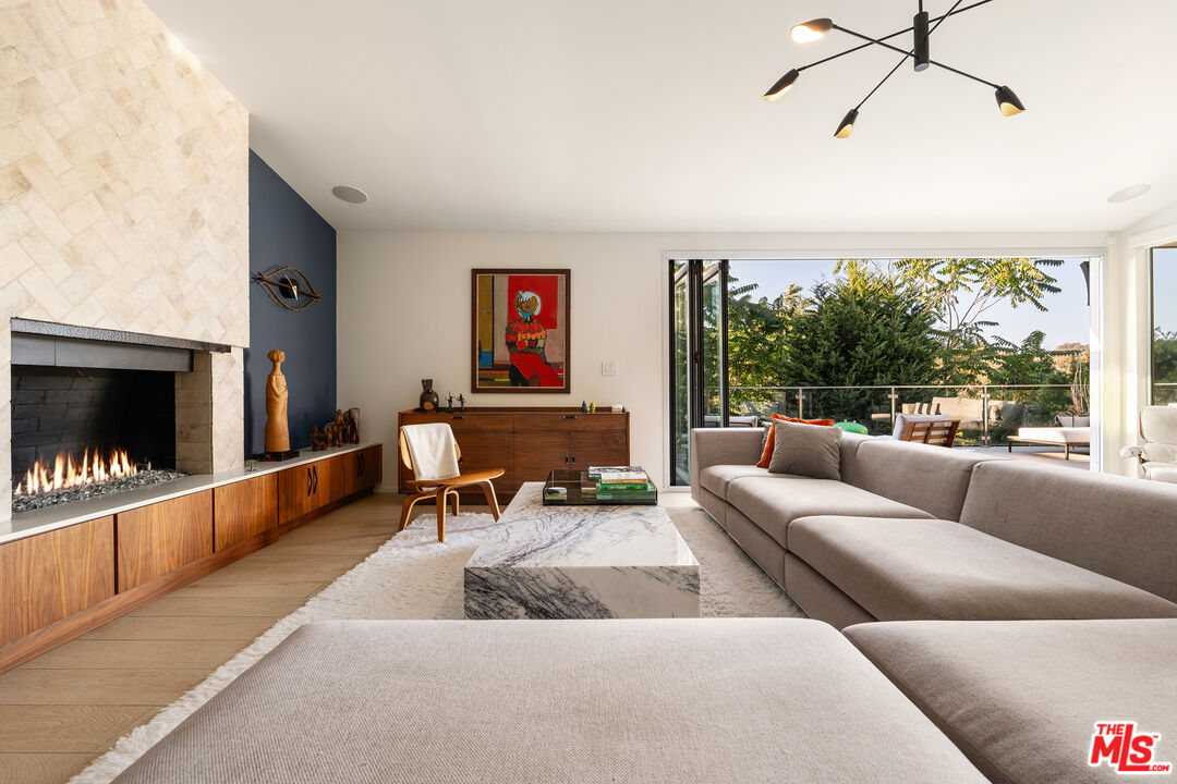 279 Mabery Rd, Santa Monica