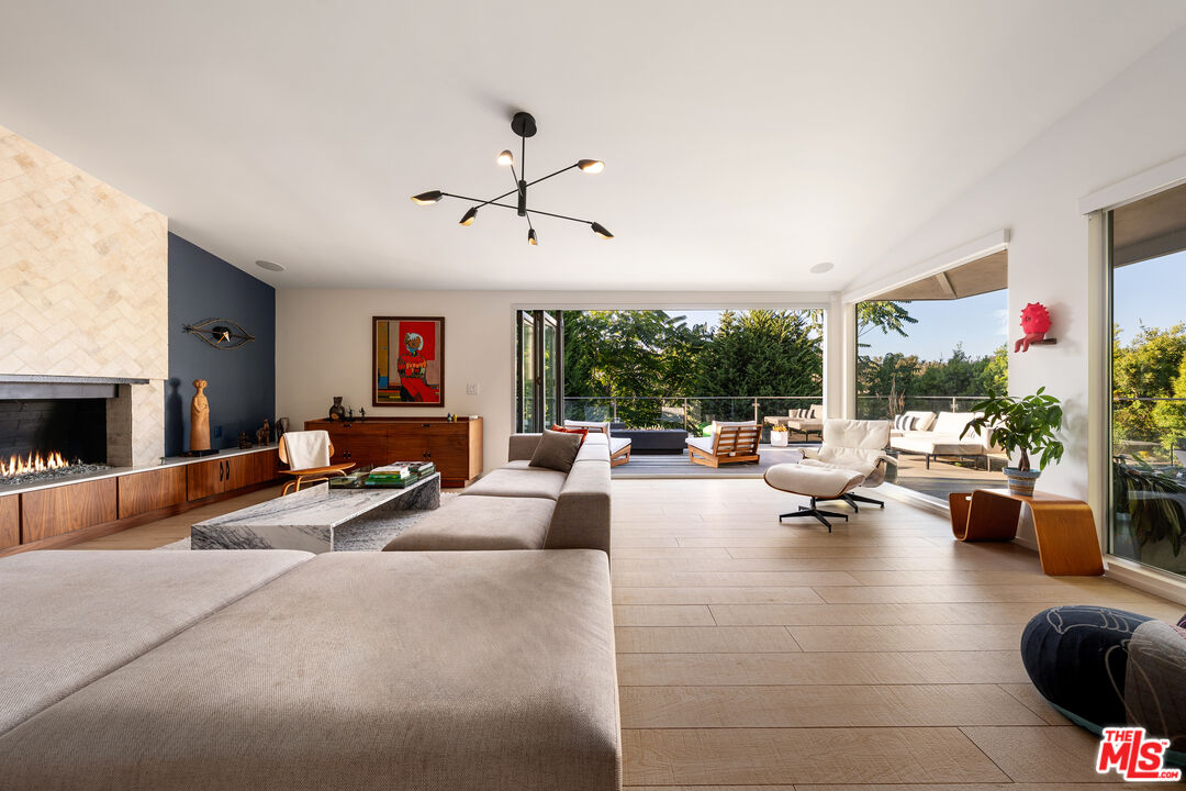 279 Mabery Rd, Santa Monica