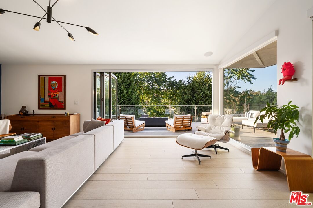 279 Mabery Rd, Santa Monica