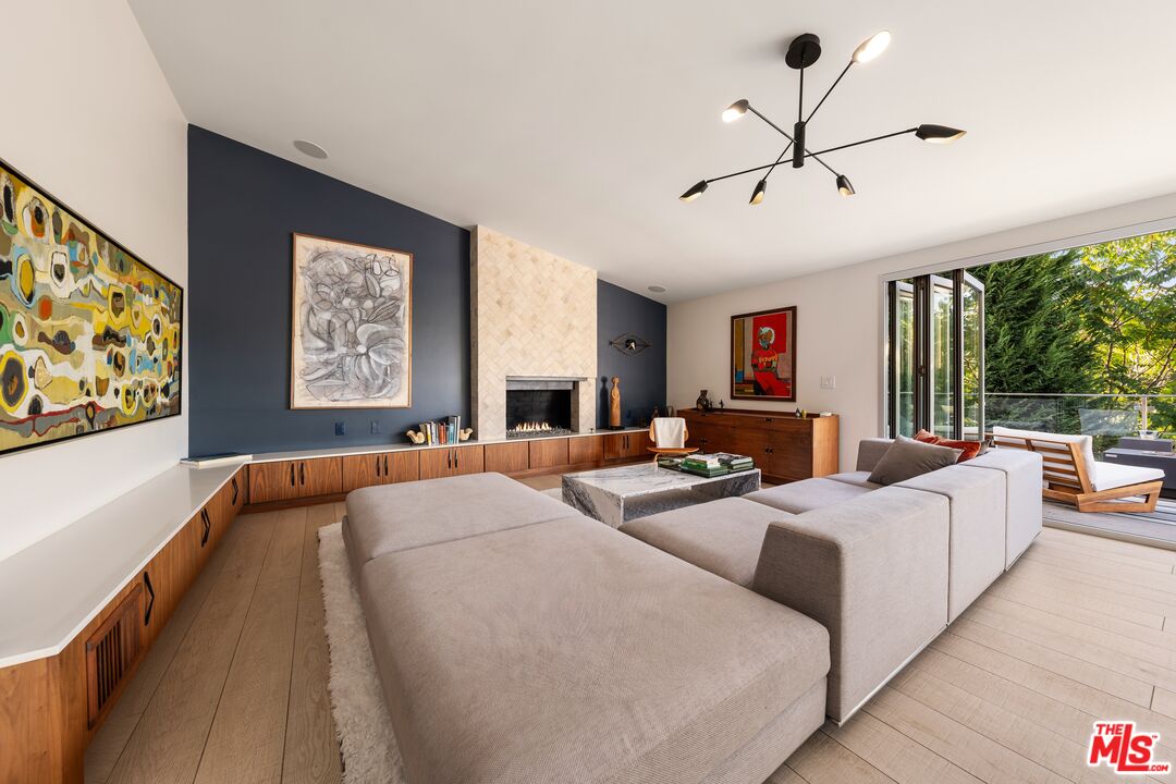 279 Mabery Rd, Santa Monica