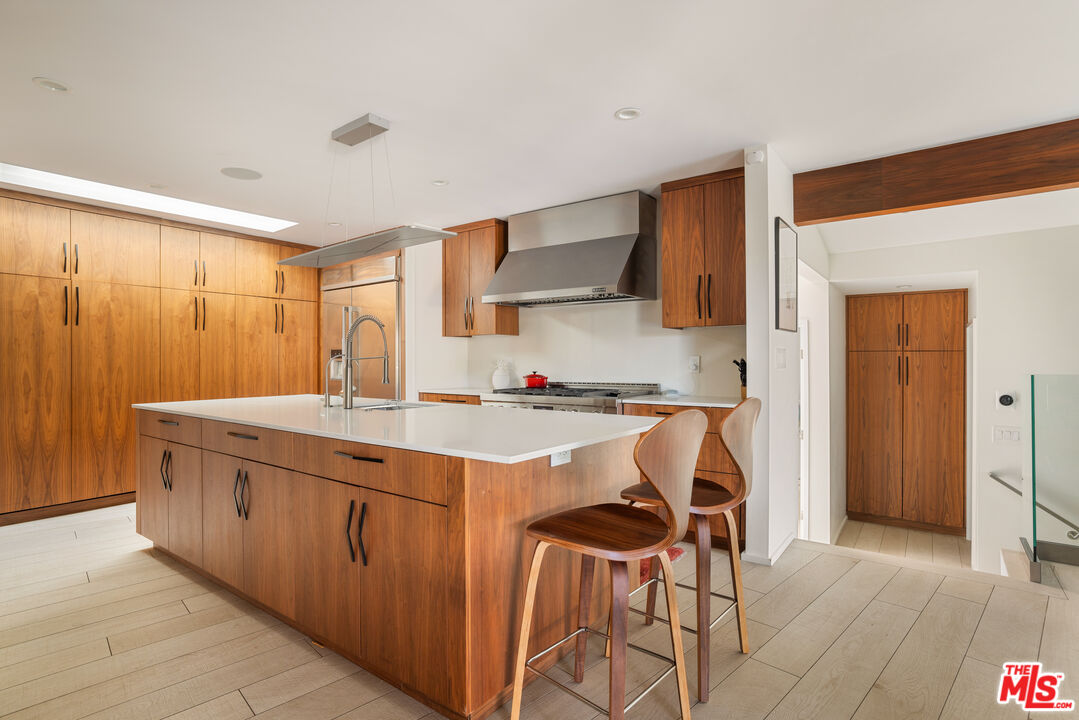 279 Mabery Rd, Santa Monica