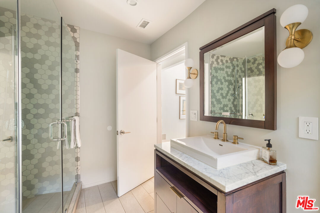 279 Mabery Rd, Santa Monica