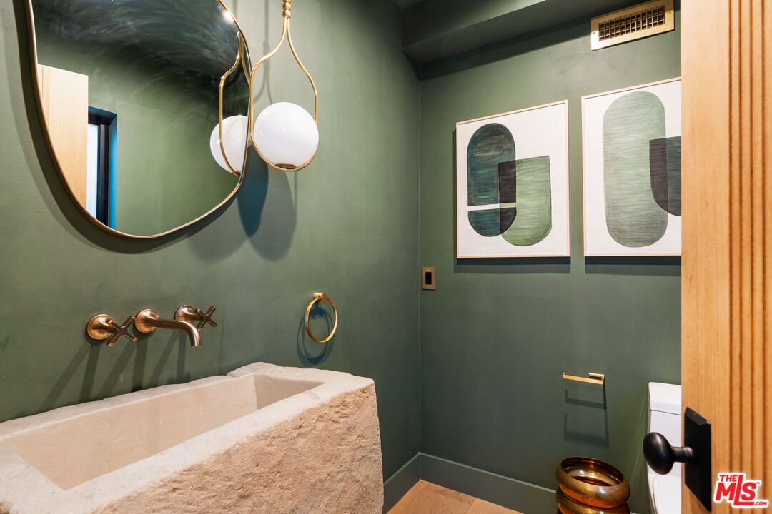 3627 Woodhill Canyon Rd, Studio City