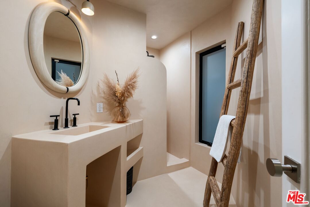 3627 Woodhill Canyon Rd, Studio City