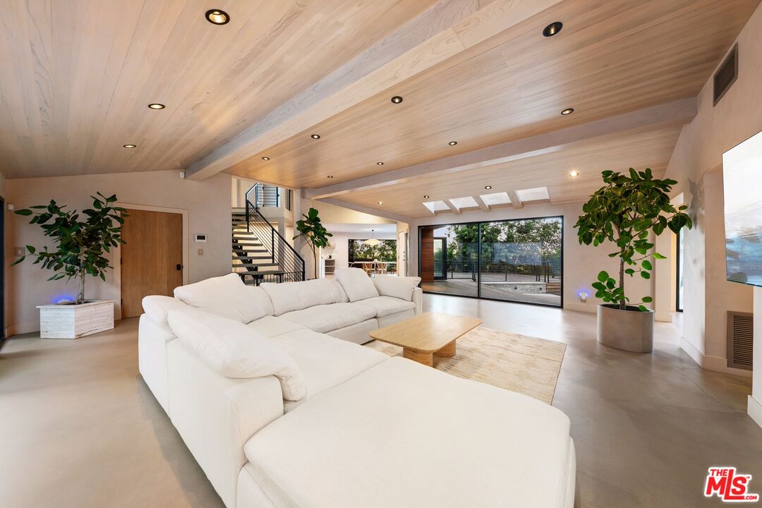 3627 Woodhill Canyon Rd, Studio City