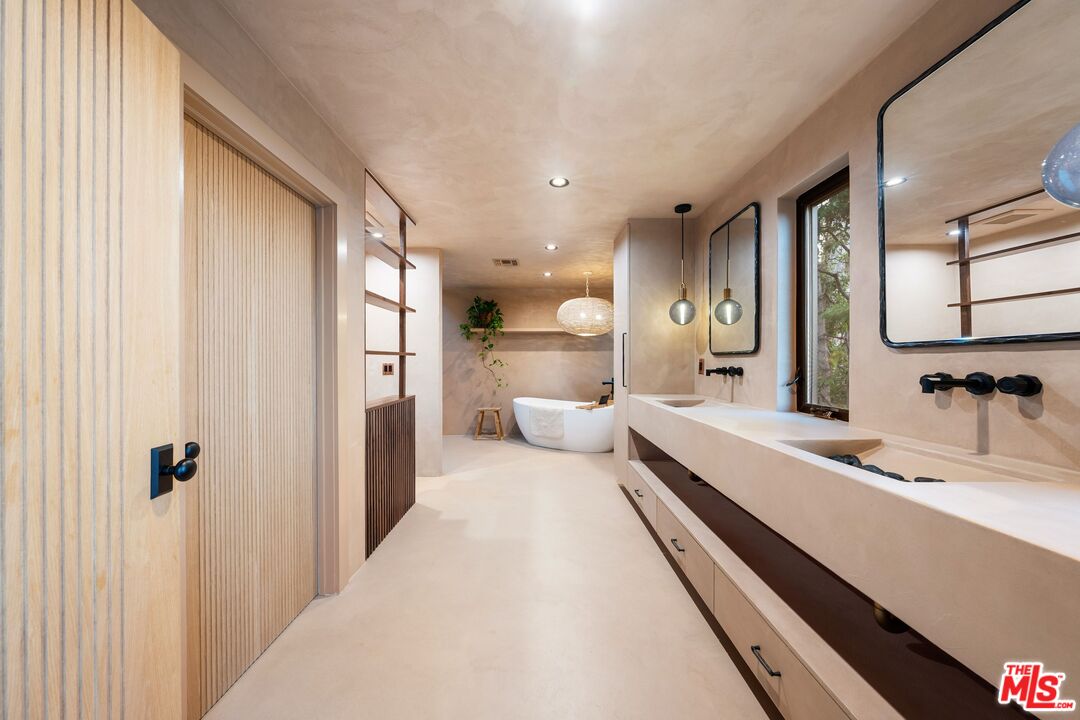 3627 Woodhill Canyon Rd, Studio City