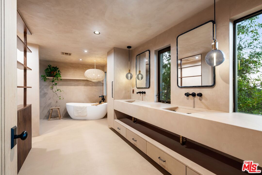 3627 Woodhill Canyon Rd, Studio City