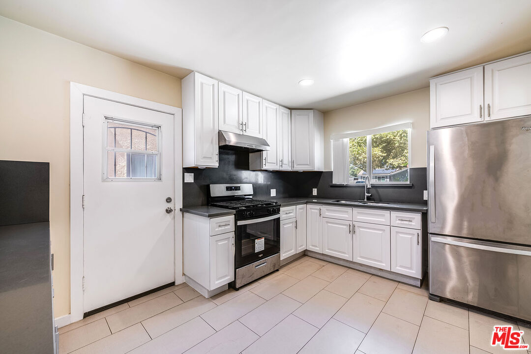 13428 Friar St, Valley Glen