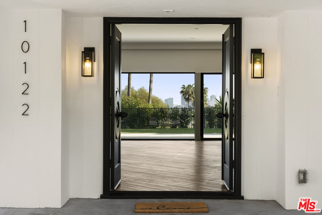 10122 Sunbrook Dr, Beverly Hills