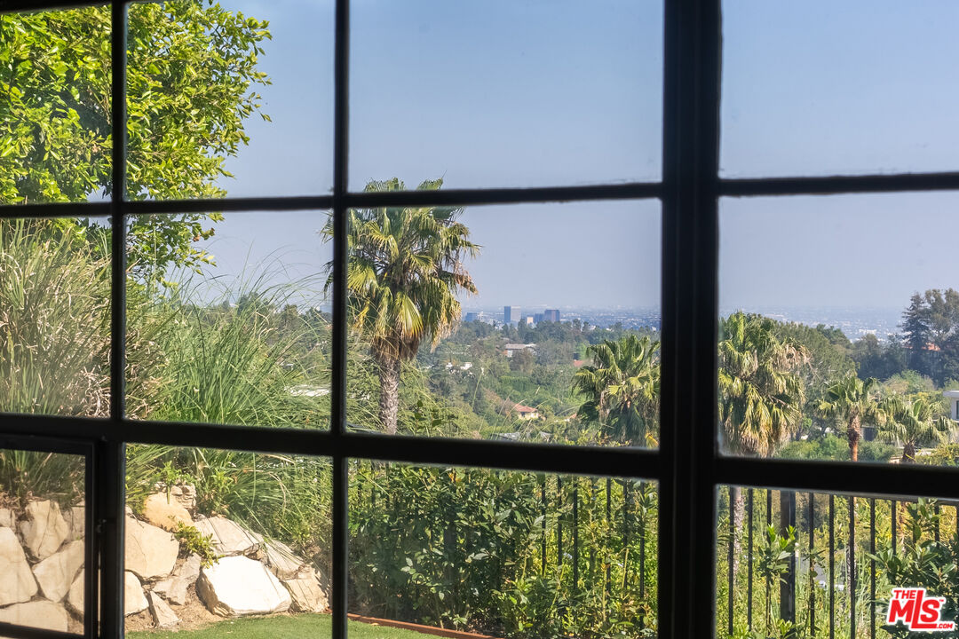 10122 Sunbrook Dr, Beverly Hills