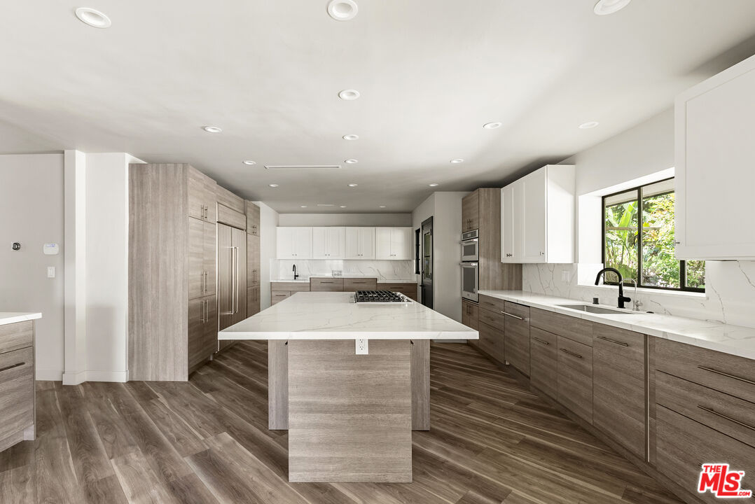 10122 Sunbrook Dr, Beverly Hills