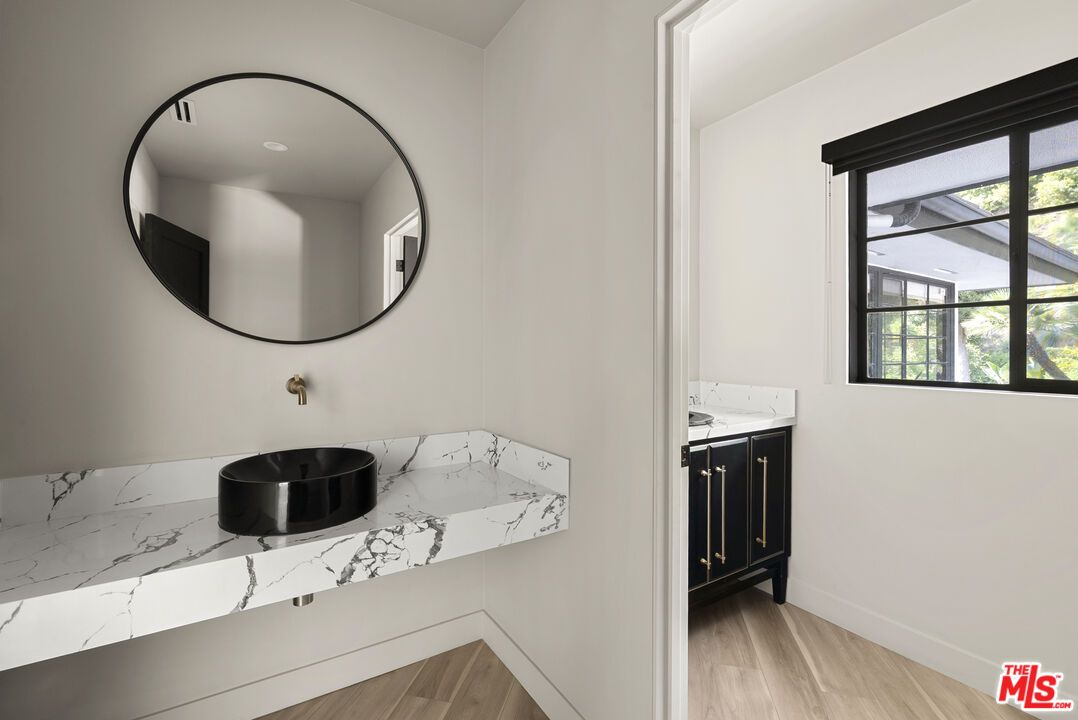 10122 Sunbrook Dr, Beverly Hills