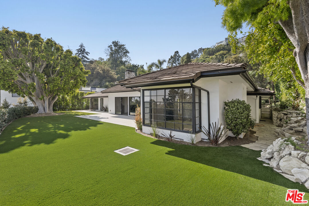 10122 Sunbrook Dr, Beverly Hills