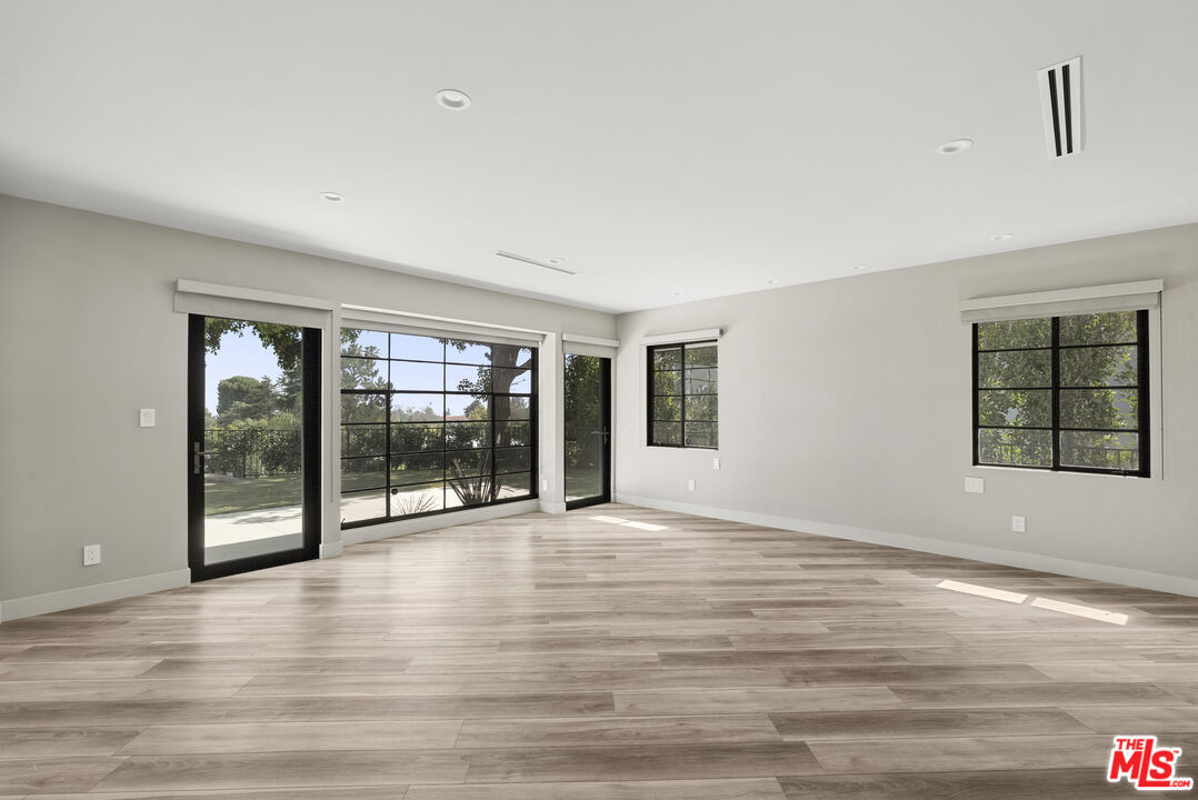 10122 Sunbrook Dr, Beverly Hills