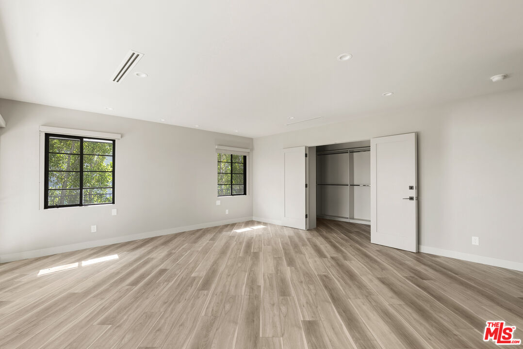 10122 Sunbrook Dr, Beverly Hills