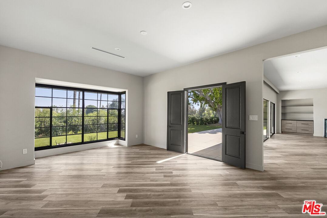 10122 Sunbrook Dr, Beverly Hills