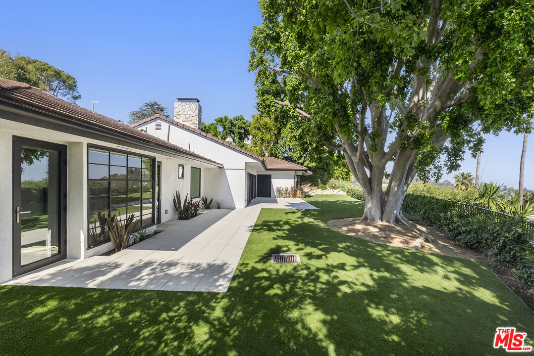 10122 Sunbrook Dr, Beverly Hills