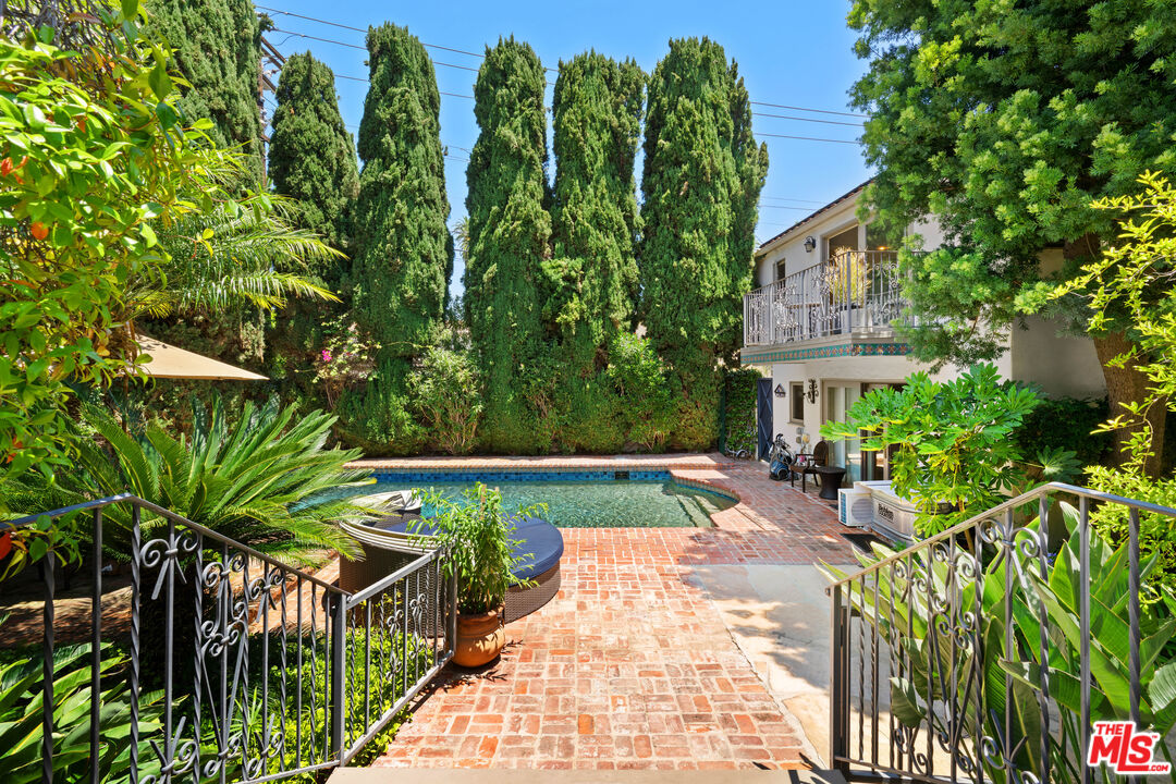 512 N Palm Dr, Beverly Hills