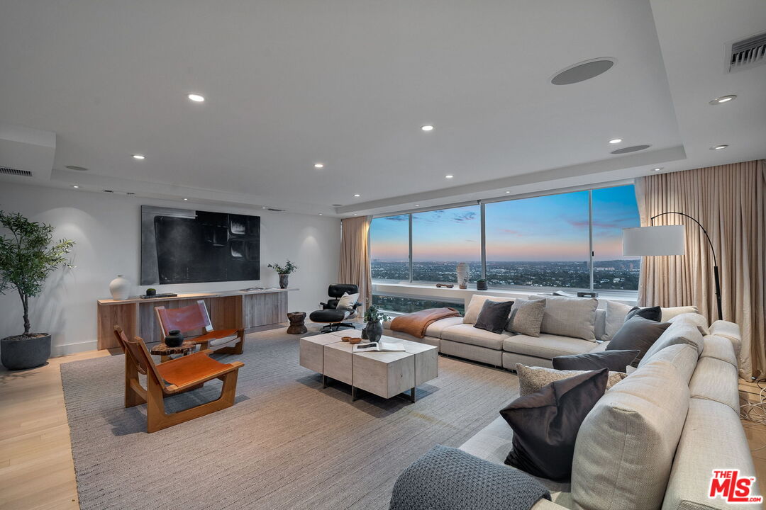 2220 Avenue Of The Stars Unit: 2205