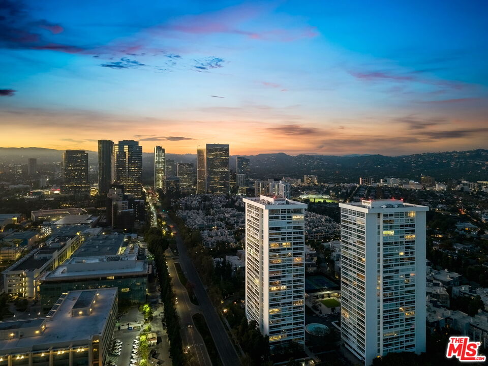 2220 Avenue Of The Stars Unit: 2205