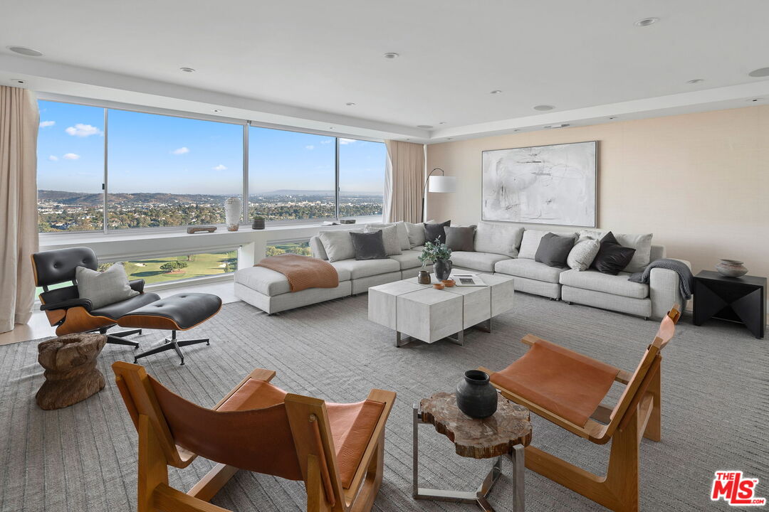 2220 Avenue Of The Stars Unit: 2205