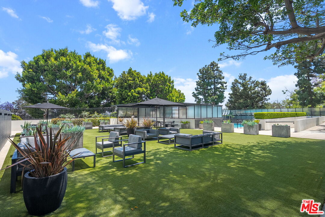 2220 Avenue Of The Stars Unit: 2205