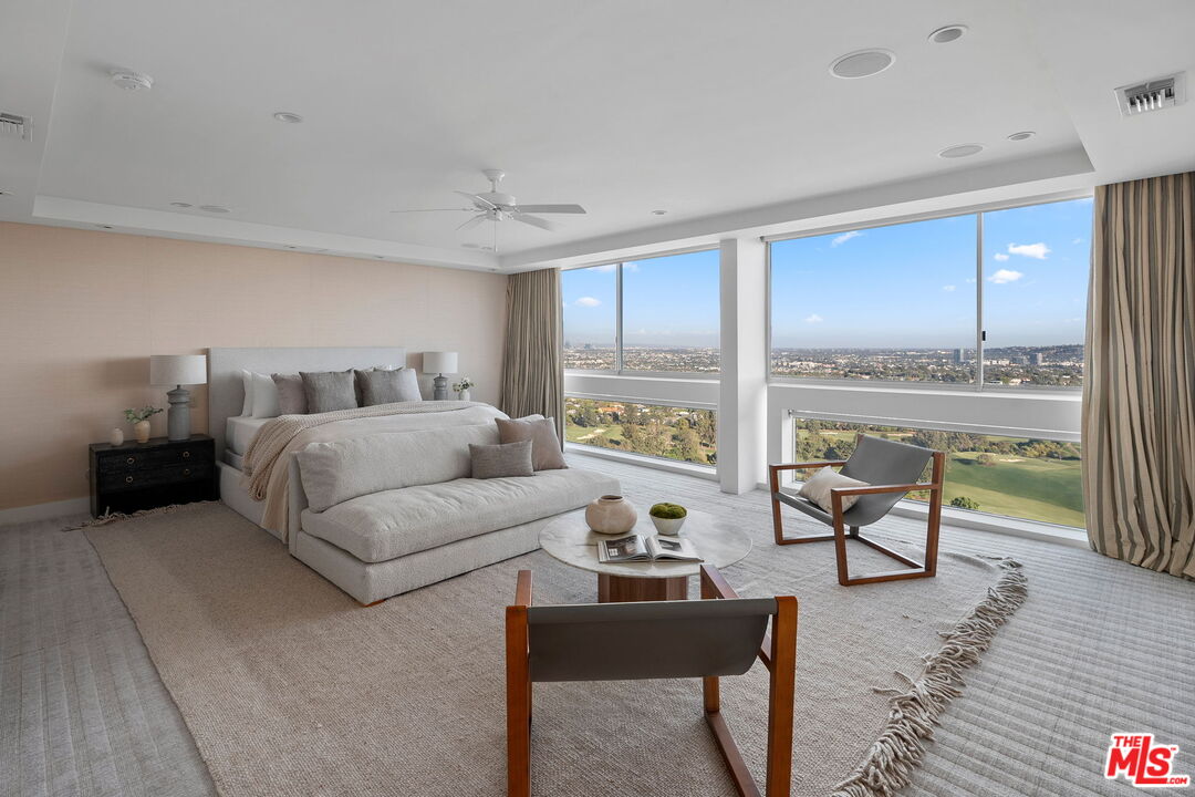 2220 Avenue Of The Stars Unit: 2205