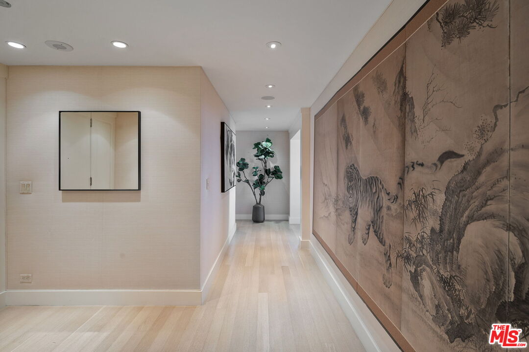 2220 Avenue Of The Stars Unit: 2205