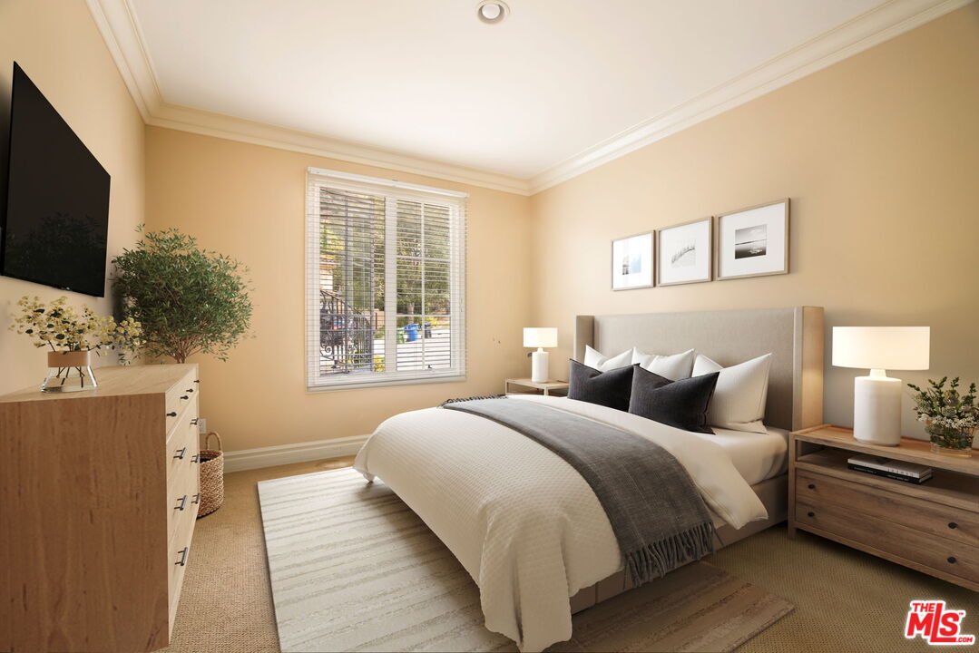 3691 Benedict Canyon Ln, Sherman Oaks 