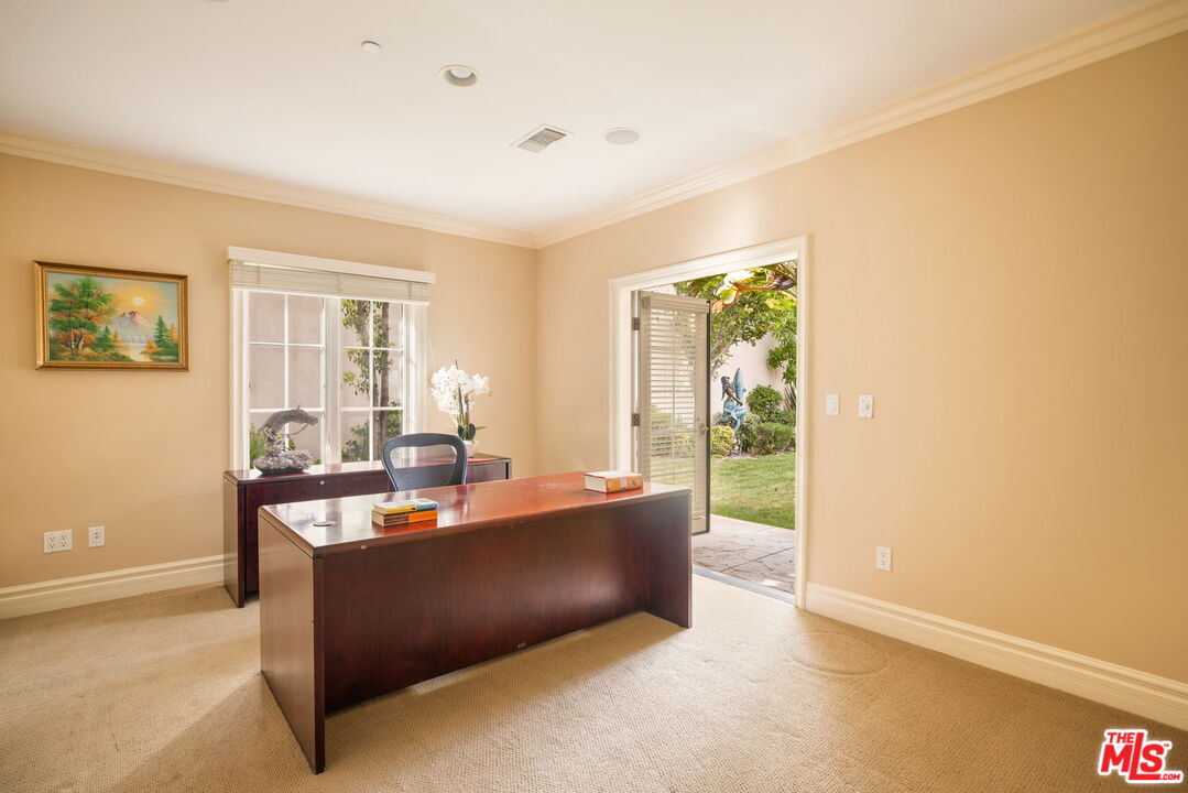 3691 Benedict Canyon Ln, Sherman Oaks 