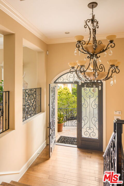 3691 Benedict Canyon Ln, Sherman Oaks 