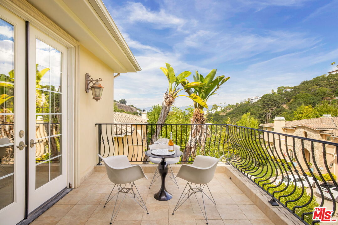 3691 Benedict Canyon Ln, Sherman Oaks 