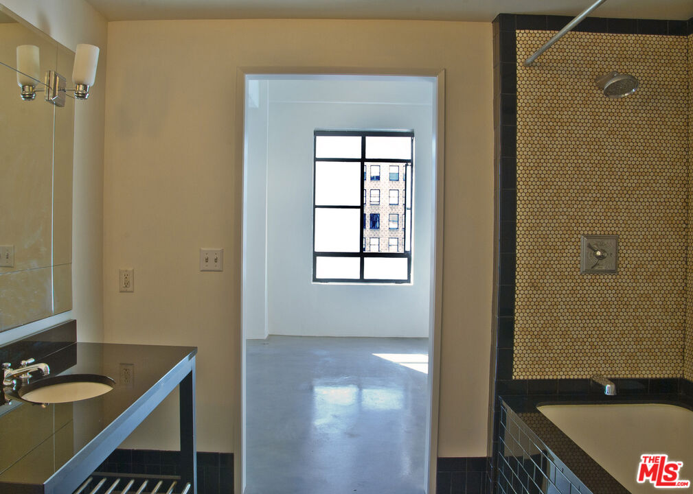 849 S Broadway Unit: 408, DTLA