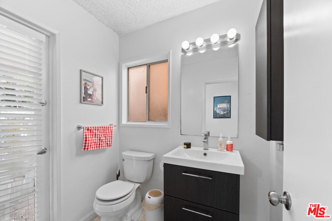 125 Brooks Ave, Venice 