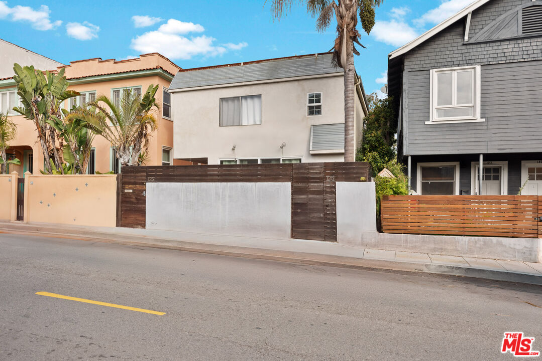 125 Brooks Ave, Venice 