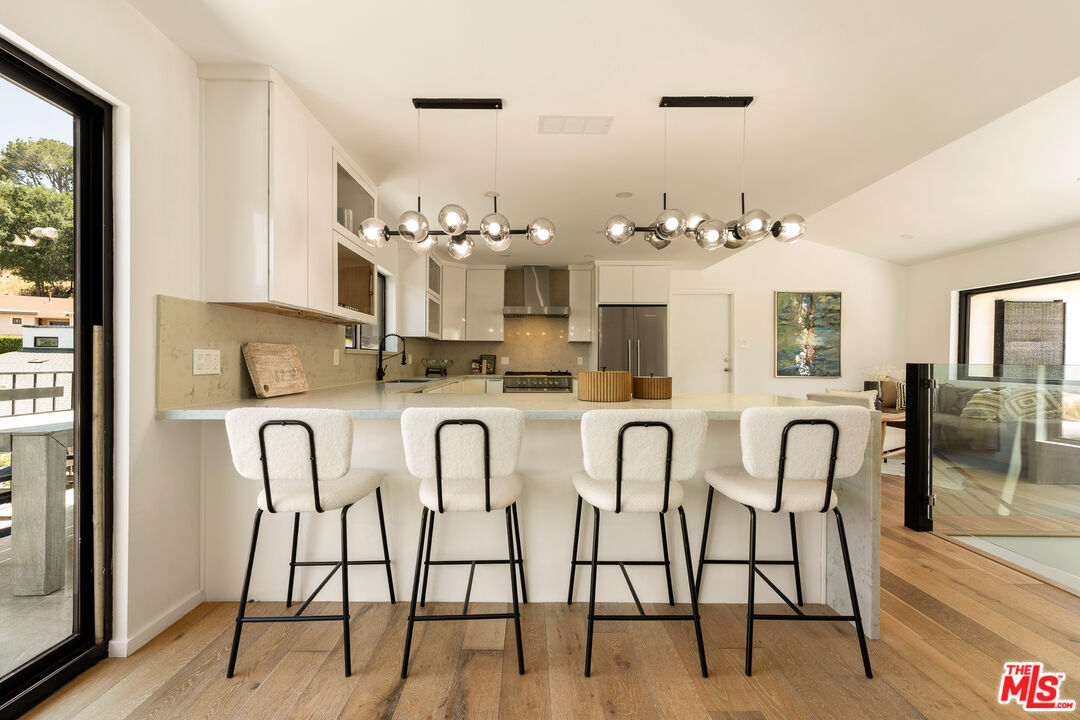 11587 Sunshine Ter, Studio City