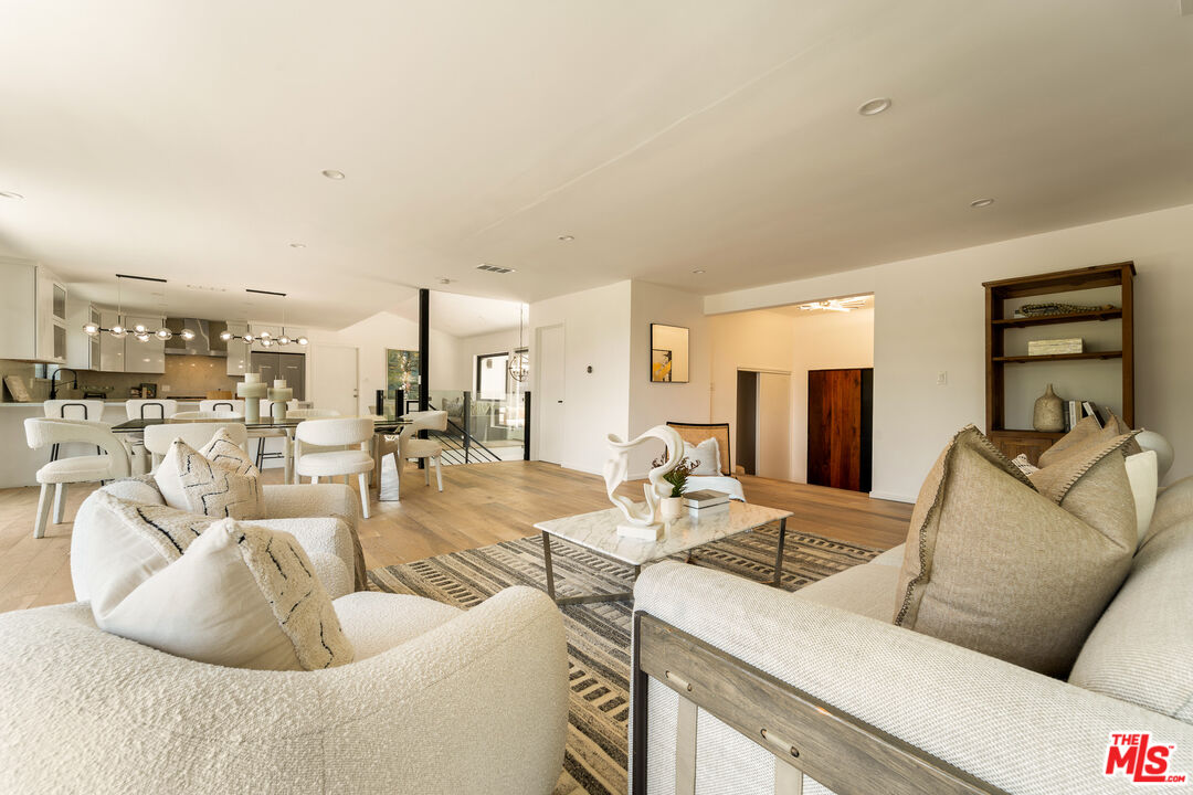 11587 Sunshine Ter, Studio City