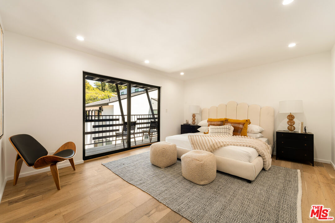 11587 Sunshine Ter, Studio City