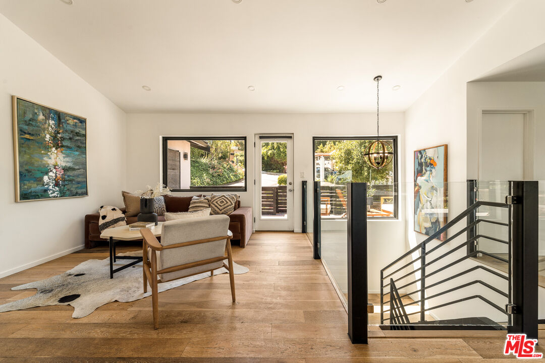 11587 Sunshine Ter, Studio City