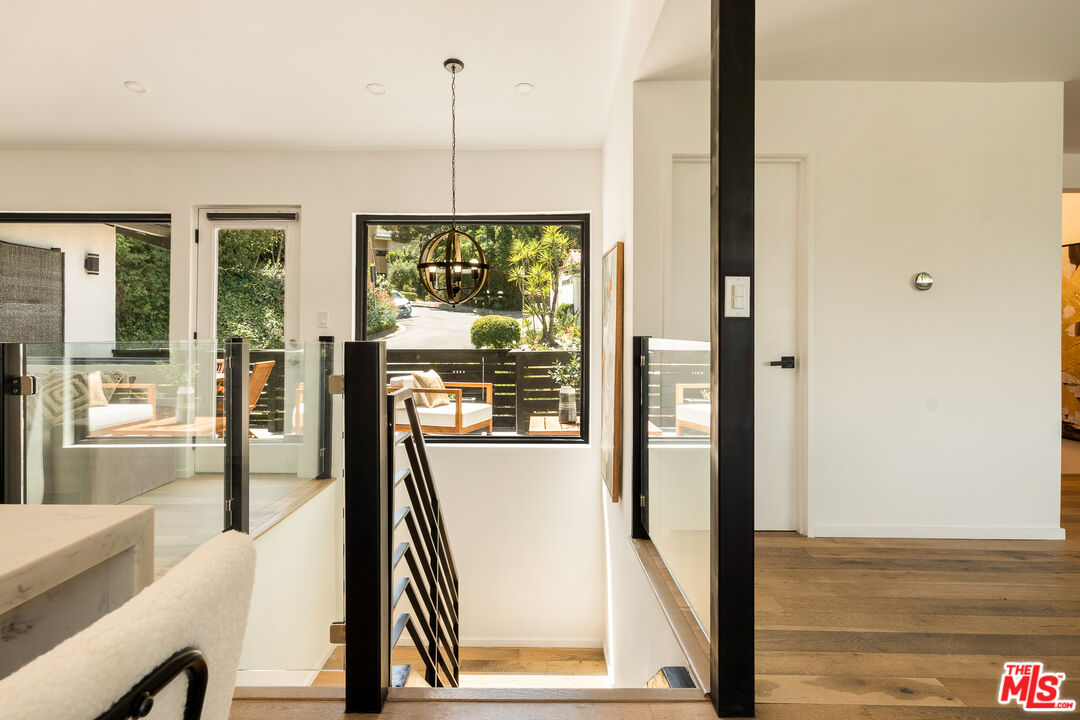 11587 Sunshine Ter, Studio City